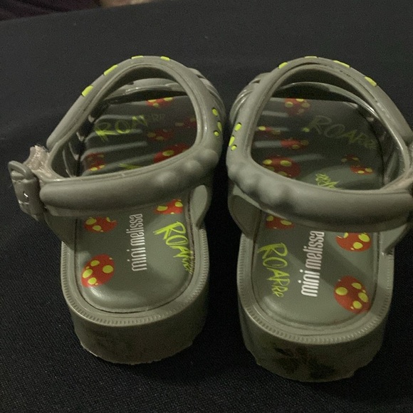 Mini Melissa Kids ARMY GREEN SIZE 10 HOOK LOOP STRAP Dinosaur Sandals EUC CLEAN - Picture 8 of 10